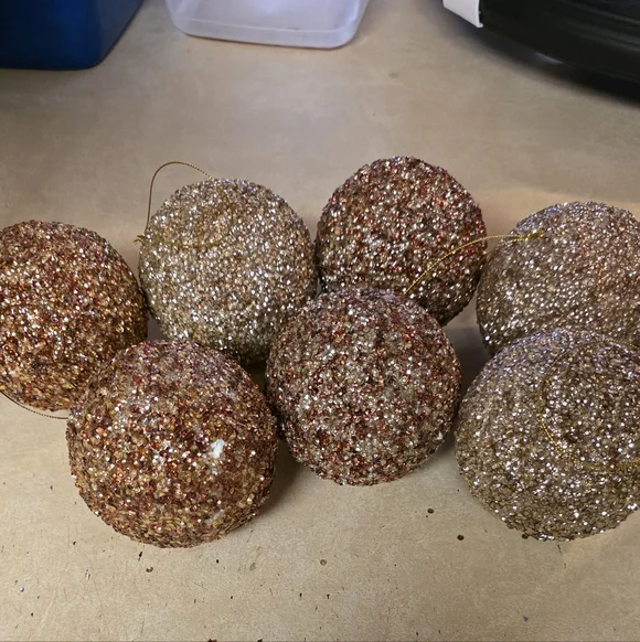 Set of Glittery Filler Balls - Picture 6 of 6
